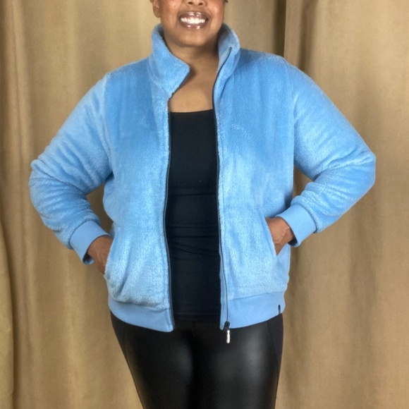 Torrid Jackets & Blazers - NWT Torrid Faux Fur Active Bomber Jacket, Size 1 (14-16)